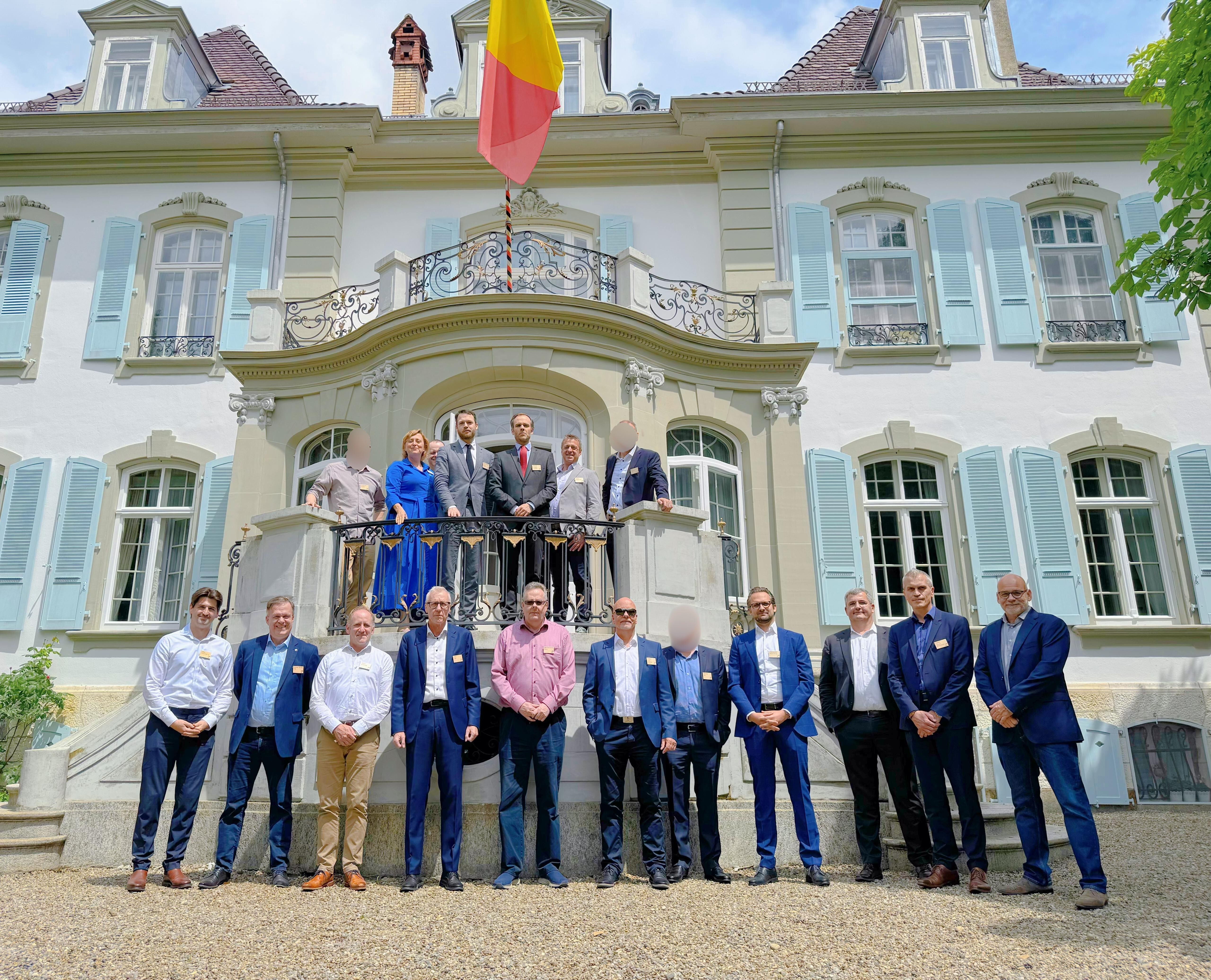 Group picture in front of Belgian Embassy in Bern